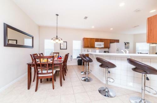 Serenity Retreat Beautiful Home Accommodate 10 Guests