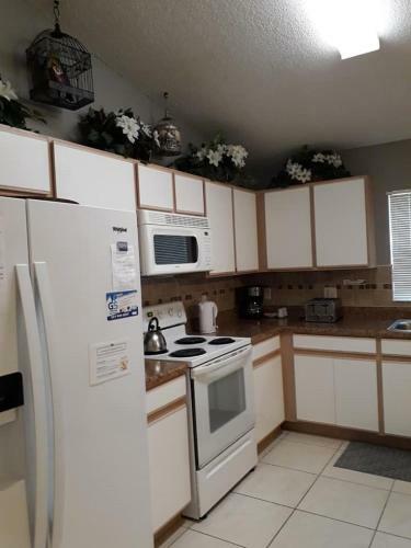Hl116n Hampton Lakes - Four Bedroom Home