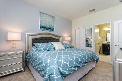 Eight-bedroom Villa 9076