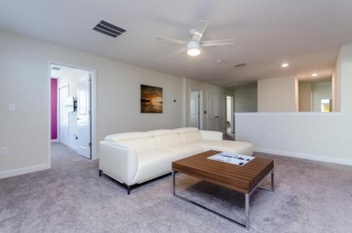 Nine-bedroom Villa 9036