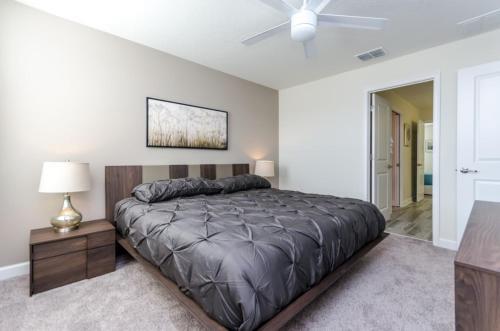 Nine-bedroom Villa 9036