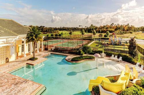 Multiple Vacation Homes In A Golf Resort And Private Pool