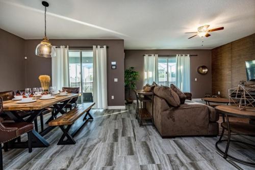 Six-bedroom Champions Villa 6261
