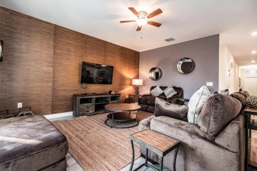 Six-bedroom Champions Villa 6261
