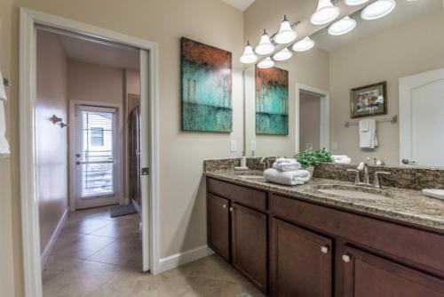 Villa On Rolling Fairway 8541e