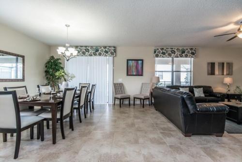 Villa On Rolling Fairway 8541e