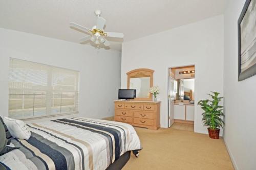 Hampton Lakes 215824