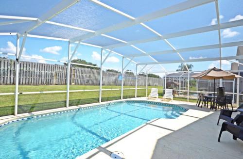 Hampton Lakes 215824