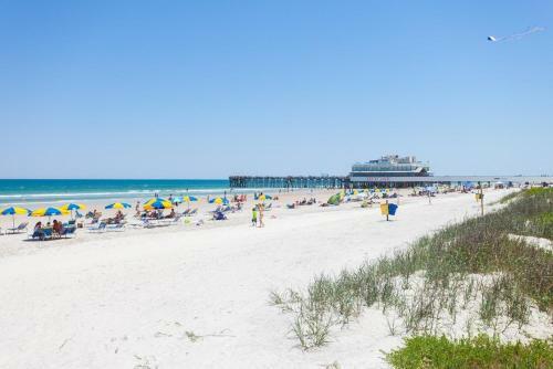 Apartamento Blue Surf 404, 2 Bedrooms, Sleeps 6, Beach Front