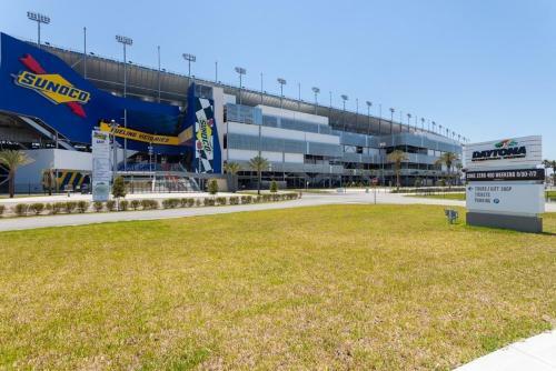 Apartamento Blue Surf 404, 2 Bedrooms, Sleeps 6, Beach Front