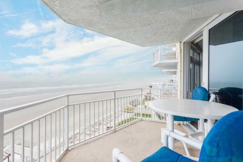 Apartamento Blue Surf 404, 2 Bedrooms, Sleeps 6, Beach Front
