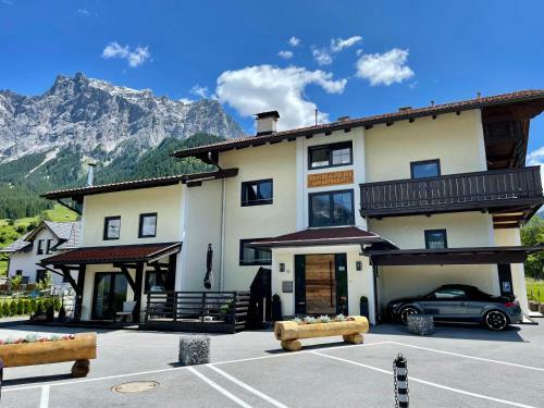 Hostal Tiroler Alpblick Appartements