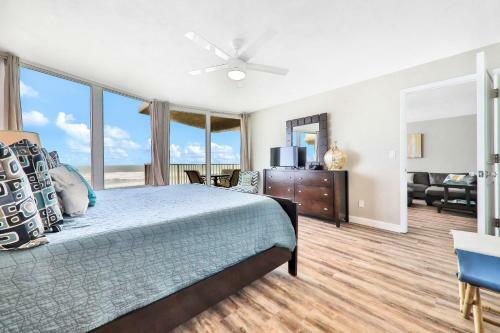 Shores Club - 302