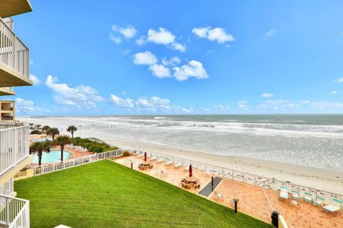 Shores Club - 302