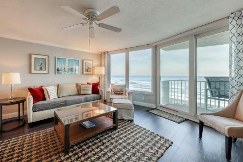 Shores Club - 305
