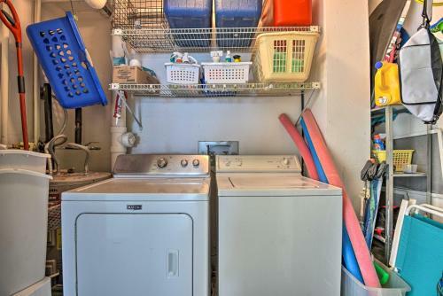 Apartamento Beachfront Condo, Walk To Pier And Dining!