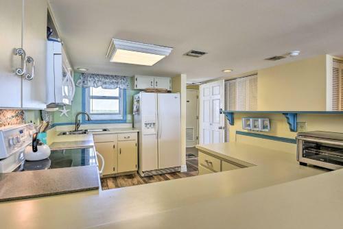 Apartamento Beachfront Condo, Walk To Pier And Dining!