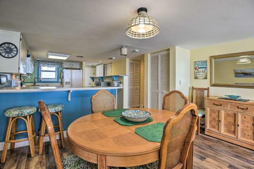 Apartamento Beachfront Condo, Walk To Pier And Dining!
