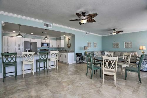 Apartamento Beachfront Condo, Walk To Pier And Dining!