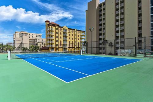 Apartamento Beachfront Condo, Walk To Pier And Dining!