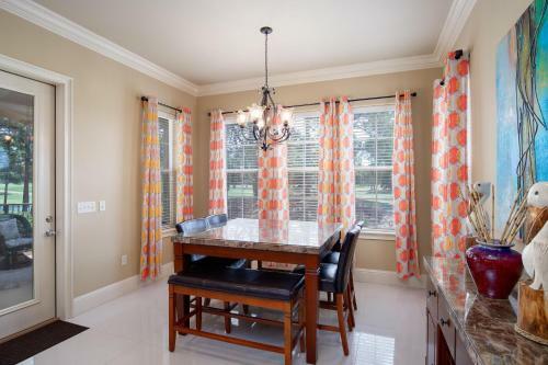 Villa Lago 1883 (s)(2g)- 4br 4ba - (10)