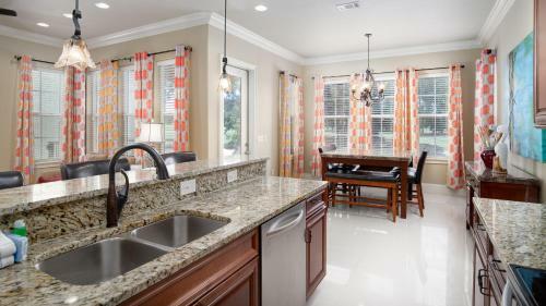 Villa Lago 1883 (s)(2g)- 4br 4ba - (10)