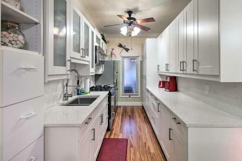 Luxe Home With Backyard Paradise, 1mi To Beach!