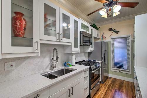 Luxe Home With Backyard Paradise, 1mi To Beach!