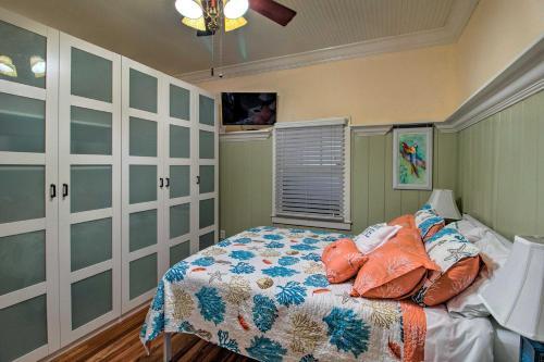 Luxe Home With Backyard Paradise, 1mi To Beach!