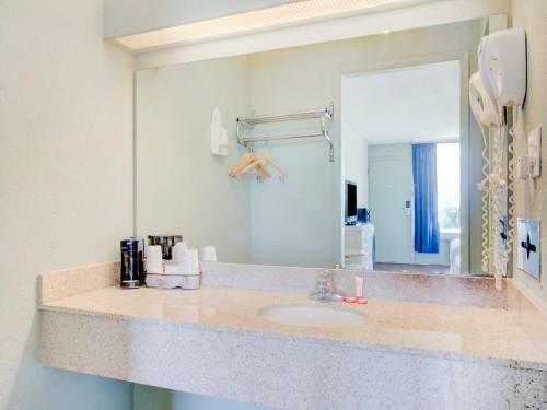 Oyo Hotel Dundee By Crystal Lake