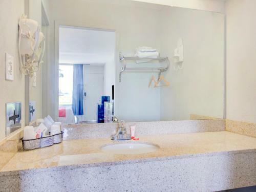 Oyo Hotel Dundee By Crystal Lake