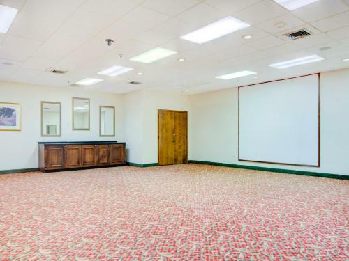 Oyo Hotel Dundee By Crystal Lake