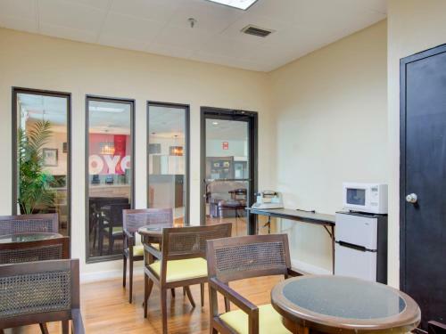 Oyo Hotel Dundee By Crystal Lake