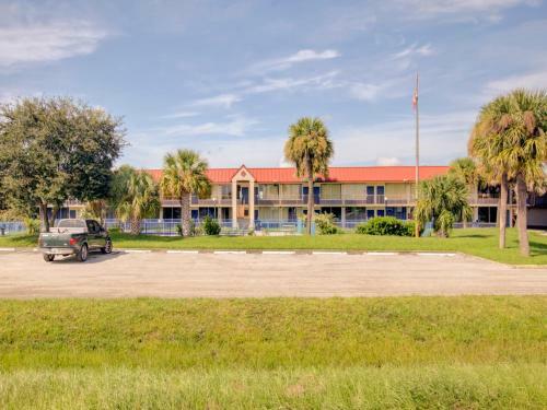 Oyo Hotel Dundee By Crystal Lake