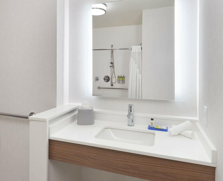 Holiday Inn Express Doral Miami, An Ihg Hotel