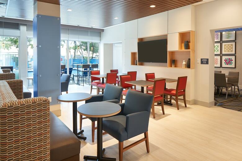 Holiday Inn Express Doral Miami, An Ihg Hotel