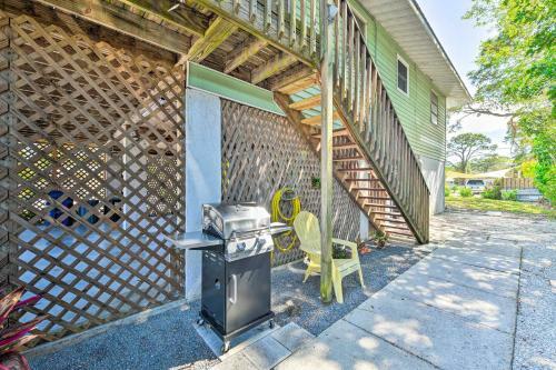 Coastal Oasis With Shared Pool, 2 Mi To Beach!