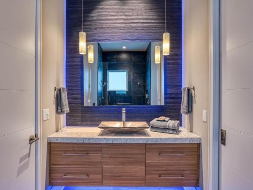Oceanfront Designer Masterpiece - Rooftop Hot Tub Home