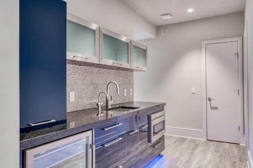Oceanfront Designer Masterpiece - Rooftop Hot Tub Home