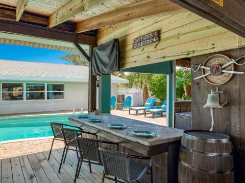 Canal-front Dream - Pool & Dock, 3 Blocks To Beach Home
