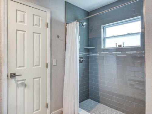 Canal-front Dream - Pool & Dock, 3 Blocks To Beach Home