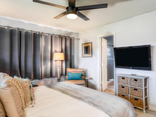 Canal-front Dream - Pool & Dock, 3 Blocks To Beach Home
