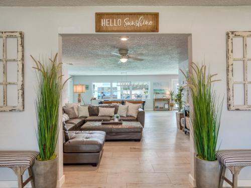 Canal-front Dream - Pool & Dock, 3 Blocks To Beach Home