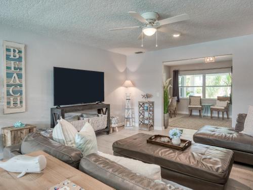 Canal-front Dream - Pool & Dock, 3 Blocks To Beach Home