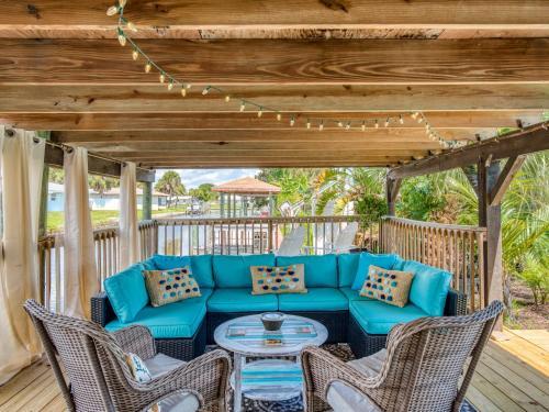 Canal-front Dream - Pool & Dock, 3 Blocks To Beach Home