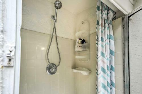 Pet-friendly Home With Yard - 2 Blocks To Beach