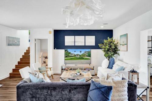 Aqua View Manor