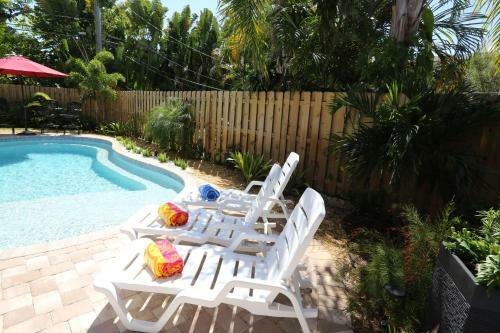 Bed & Breakfast Fantasy Island Inn, Caters To Men