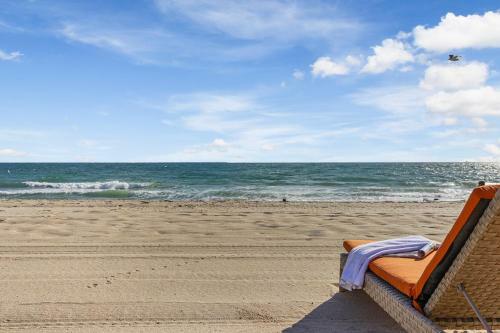Hotel Ocean Treasure Beachside Suites