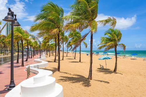 Apartamento New Listing! Modern Resort Condo With Ocean View Condo